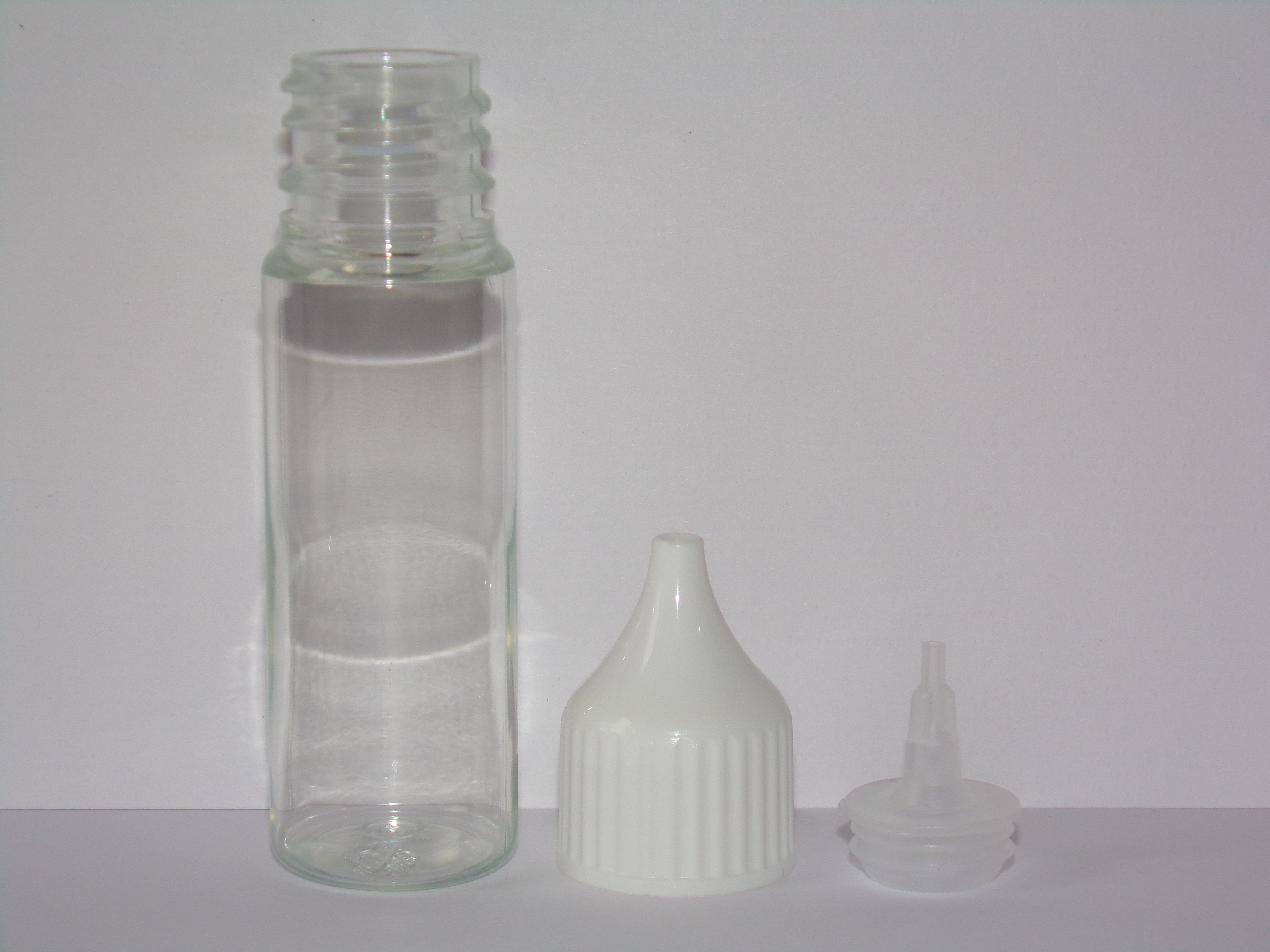 STEZA - Plastová průhledná lahvička 15 ml. (Čírá plastová lahvička i z kapátkem a uzávěrem)
